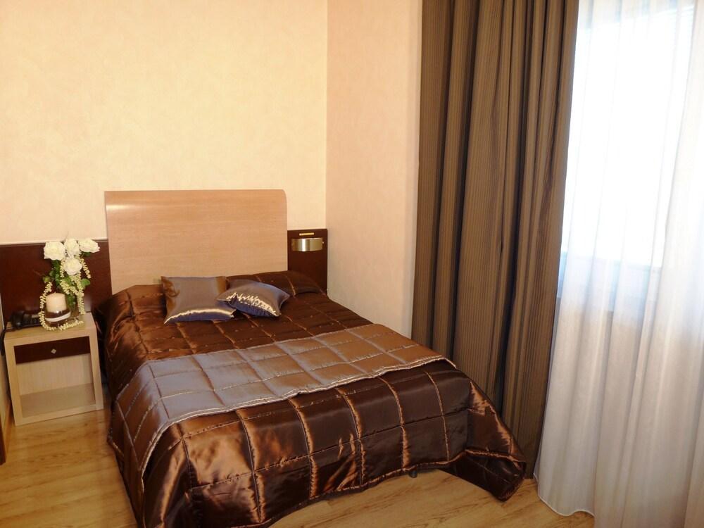 Eh Rome Airport Euro House Hotels Fiumicino Dış mekan fotoğraf