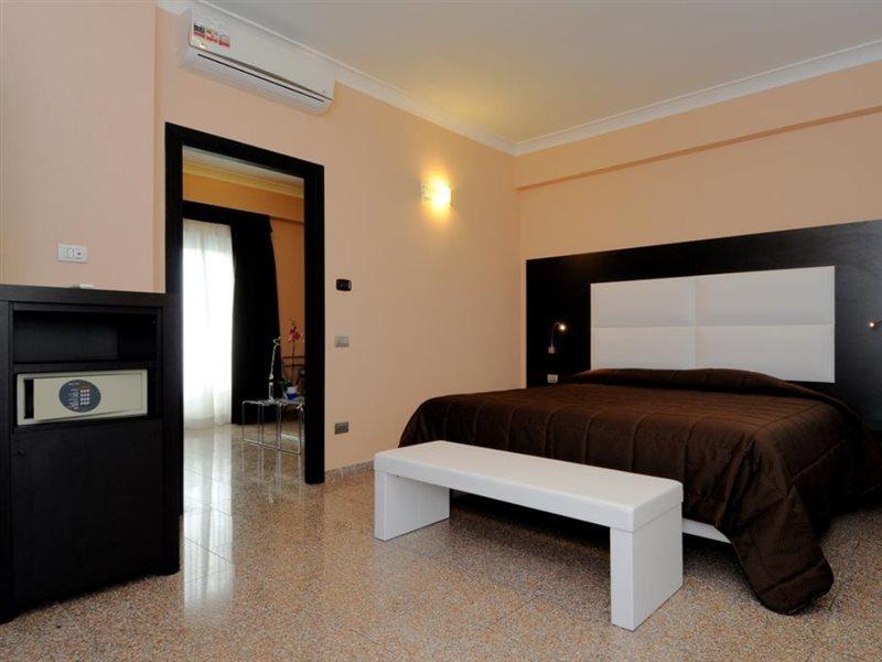 Eh Rome Airport Euro House Hotels Fiumicino Dış mekan fotoğraf
