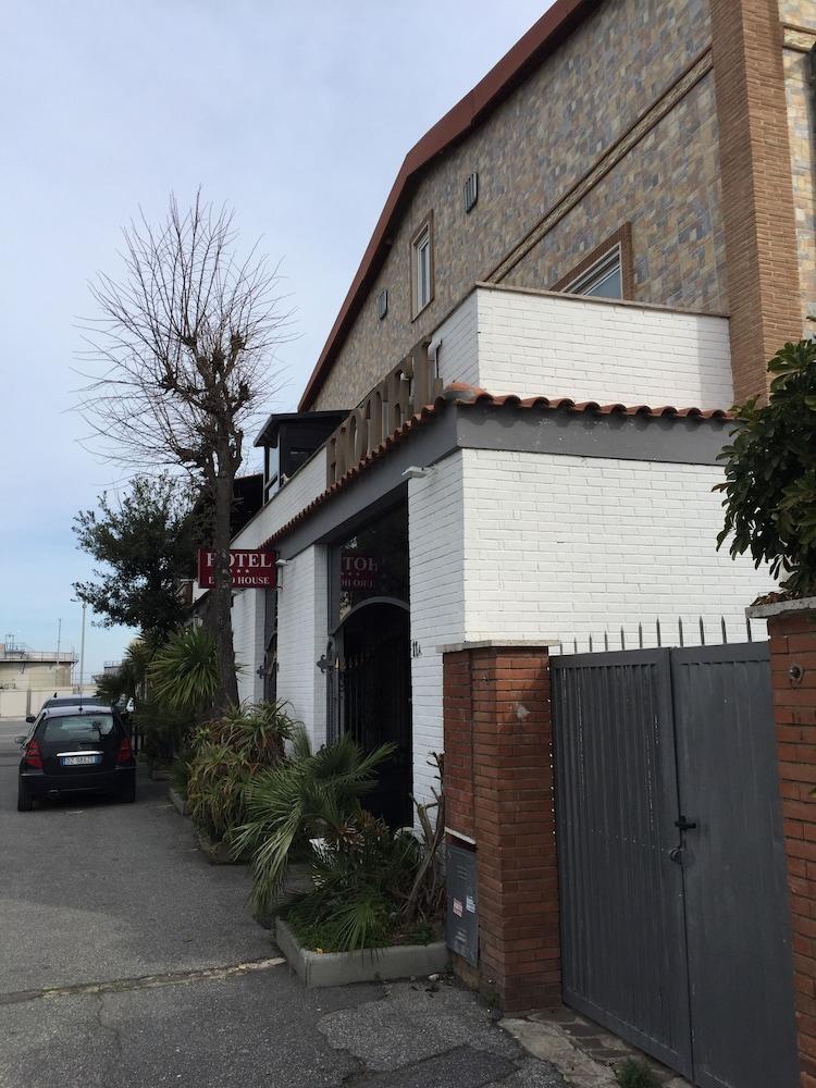 Eh Rome Airport Euro House Hotels Fiumicino Dış mekan fotoğraf